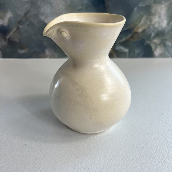 Studio Art Pottery Pitcher Handmade Ivory Stoneware Speckled Signed I.V.I - Picture 5 of 14